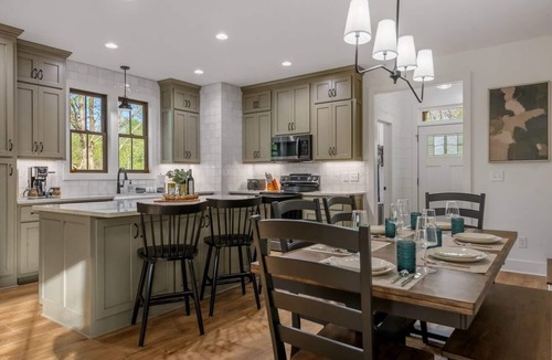 Cleveland House | Entire Mountain Home Steps from Vineyard | Hot Tub, Mtn Views, Minutes to Helen