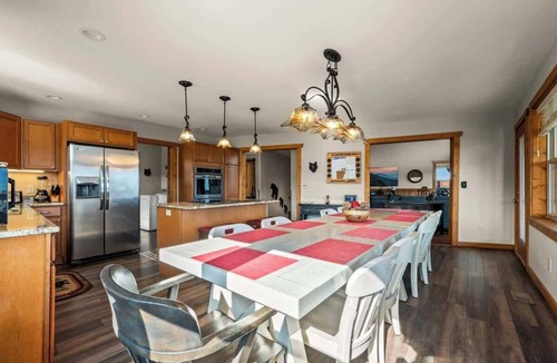 Chalet Village North Cabin | Epic View HotTub PoolTable 2 King/Queen Suites