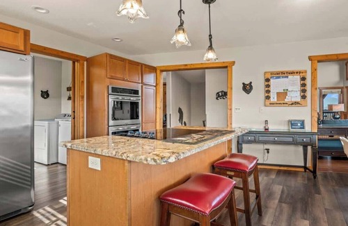 Chalet Village North Cabin | Epic View HotTub PoolTable 2 King/Queen Suites