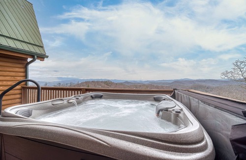 Rosman House | EPIC VIEWS-HotTub-WoodStove-Sauna-Fireplace-GameRoom-Playset-EV-FencedYard+More!
