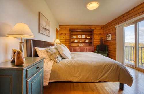 Lakeview Ski Chalet | Escape to Serenity: Mountain-Top Cottage with Stunning Lake Views in Harrington