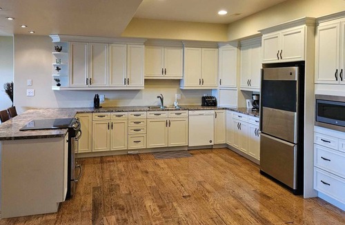 Twin Bay Apartment | Escape to the Lake Living
