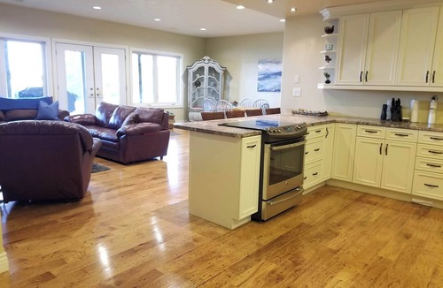 Twin Bay Apartment | Escape to the Lake Living