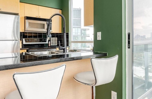 Niagara Condo | Excellent Toronto city views