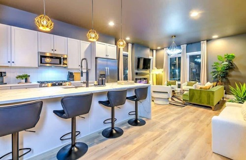 Katie Hill Neighborhood House | Expansive 4BR/5BA DT Home with Hot Tub & Game Room
