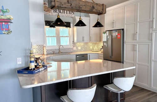 Oak Island House | Experience oceanfront bliss at Summer Wind West in Oak Island! Ideal for 12 guests.