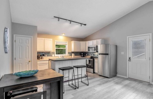 Royal Pines Villa | Fab South Asheville Townhome Hot Tub Pet Friendly