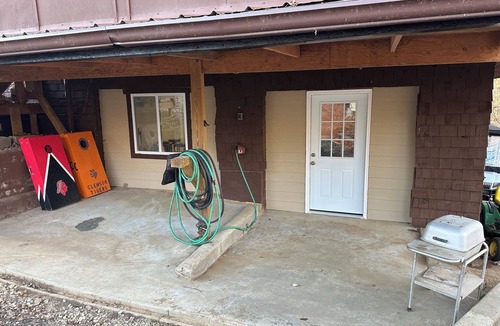Gumlog Cabin | Fabulous 3BR cabin with AC in welcoming Lavonia just outside Tugaloo State Park