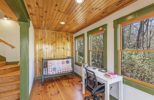 Glenville House | Fabulous 4BR/BA + Dens/Renovated Lake Glenville, 15 to Cashiers
