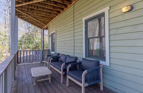 Glenville House | Fabulous 4BR/BA + Dens/Renovated Lake Glenville, 15 to Cashiers