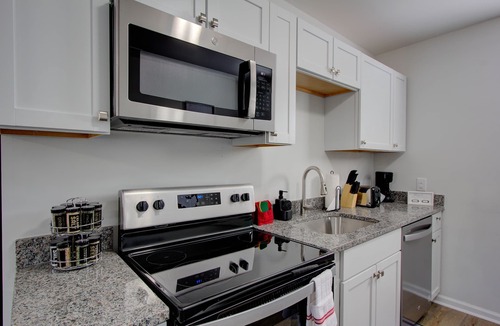 Hanahan Apartment | Fabulous Retreat! Centrally located. Quiet & Cozy! Sleeps 4. Hi Sp Wifi & more.