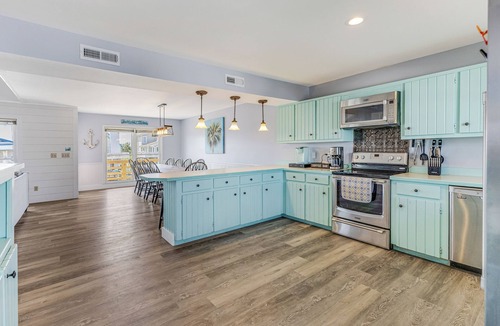 Holden Beach House | Fall Specials! Canalside Retreat, Just a 2 min walk to Beach+Beach Essentials