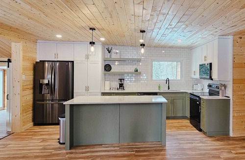 Falcon Beach Cabin | Faloma Lakeside Cabins