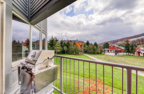 The Blue Mountains Condo | Family-friendly condo with balcony ski in ski out & views