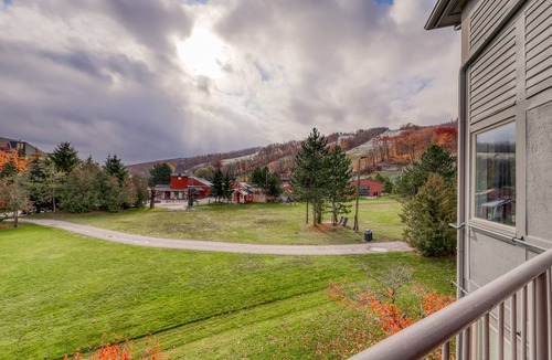The Blue Mountains Condo | Family-friendly condo with balcony ski in ski out & views
