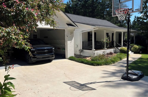 Martin House | Family-Friendly 5BR Lake Hartwell Lakefront Getaway with Dock ~ Sunset Shores