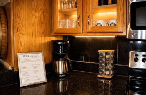 Oak Grove House | Family-Friendly Lakefront Home – 3 Bedrooms, Amazing Lake Views
