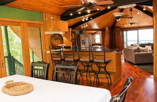 Oak Grove House | Family-Friendly Lakefront Home – 3 Bedrooms, Amazing Lake Views