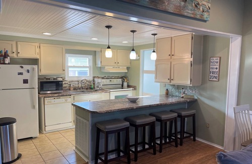 Garden City Cottage | Family-friendly Cottage minutes from the beach. Dogs welcomed- additional fee.