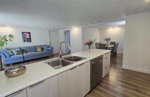 Canyon Heights House | Family Home Near Nature & City