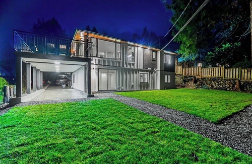 Canyon Heights House | Family Home Near Nature & City