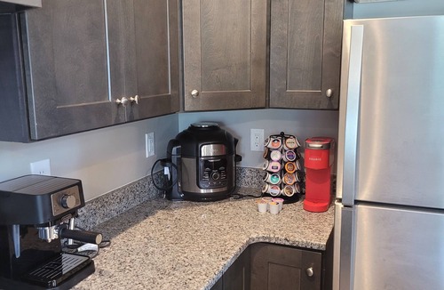 Radford Villa | Family & Pet Friendly 3BR/3.5 Bath Near RU & VT - Sleeps 7 - Crib Available