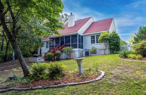 Conway Cottage | Family/Pet Friendly Riverfront Cottage with private Fishing Deck and Boat Dock.