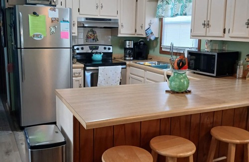 Kitty Hawk Cottage | Family & Pet Friendly Cottage - Clean, cozy, and relaxing vibe!