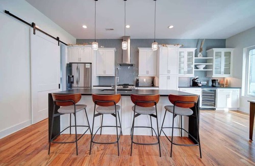 Third Ward House | Family Retreat: Hot Tub, Free Parking & View