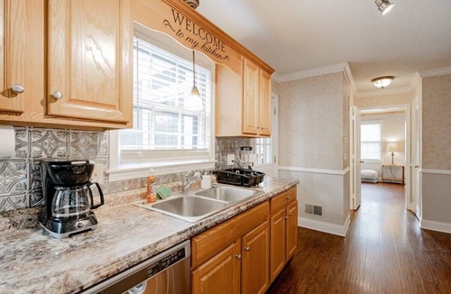 Columbia House | Fenced Yard 10 Mins to Lake Murray