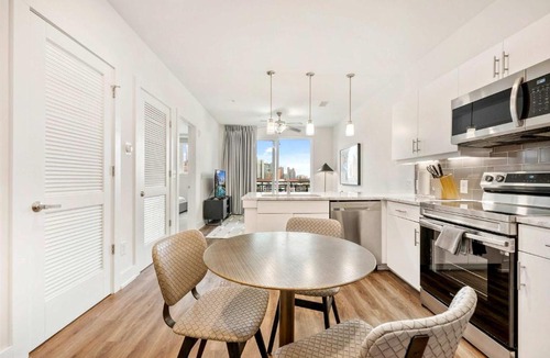 SoNo Apartment | MAJOR INTERNATIONAL SPORTING EVENT 2026 Stay - Modern 1B1B Apartment with Private Balcony - 2 mi from Mercedes-Benz Stadium - 7
