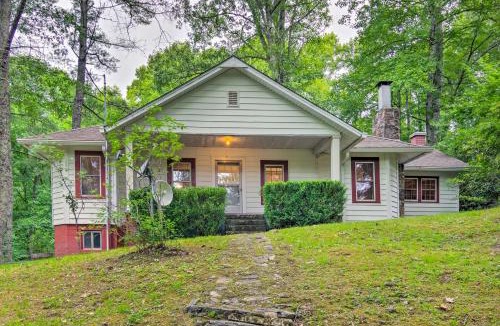 Linville Falls House | Fire Pit & Porch! Rustic Linville Falls Cottage