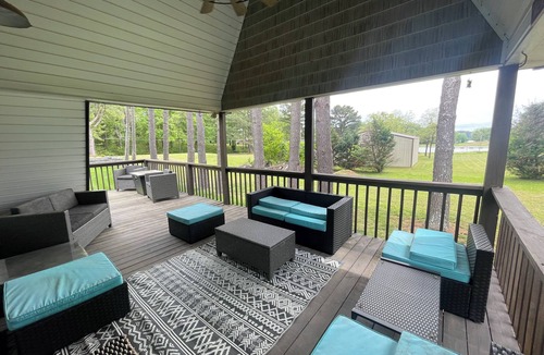 Springville House | Fisherman’s Paradise 3-bedroom home with WiFi, AC -Springville, TN, walk to lake