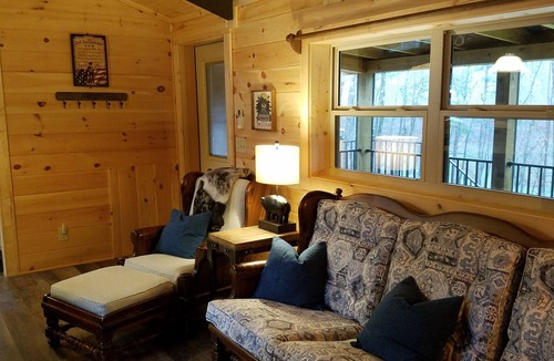 Seneca Cabin | Fishing Cabin - Keowee 2 bedrooms, 2 bathrooms - Fishing - Kayaking - Porch
