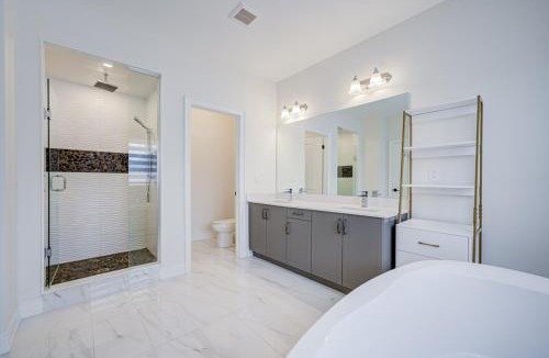 East Gwillimbury House | Five Bedroom Whole Home with Parking near Newmarket