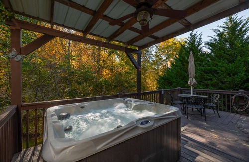 Cherokee House | Foxwood Retreat, just minutes from Harrah's Casino in downtown Cherokee