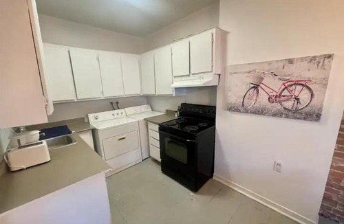 Mile End House | FULL KITCHEN 8min FROM DTOWN Room B