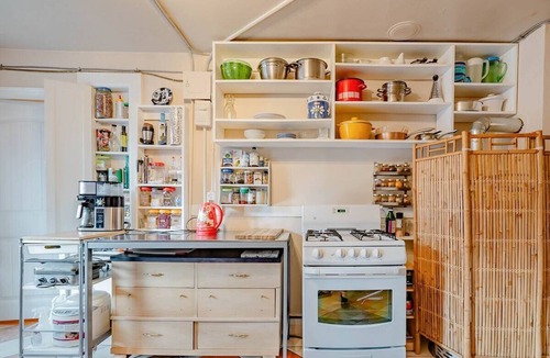 Downtown New Westminster Apartment | Fully equipped Loft style apartment Historic New Westminster