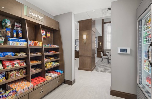 Florence Apartment | Fully Equipped Suite | Outdoor Pool + Free Breakfast + Fitness Center