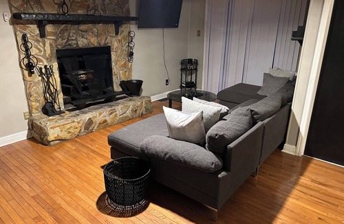 Charlotte House | Fully Furnished 3BR Home Fast Wi-Fi Parking Near Uptown