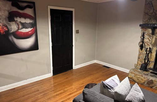 Charlotte House | Fully Furnished 3BR Home Fast Wi-Fi Parking Near Uptown