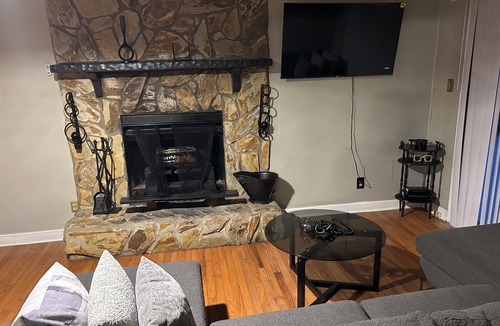 Charlotte House | Fully Furnished 3BR Home Fast Wi-Fi Parking Near Uptown