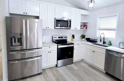 Toddville Road House | Fully Renovated Home 5 MIN to CLT Airport 14 MIN Downtown Sleeps 8