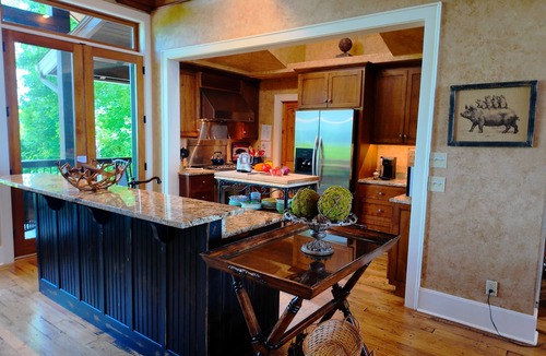 Franklin House | Gated Luxury Lodge - Hot Tub, Mountain Views, Stunning Gardens, Secluded