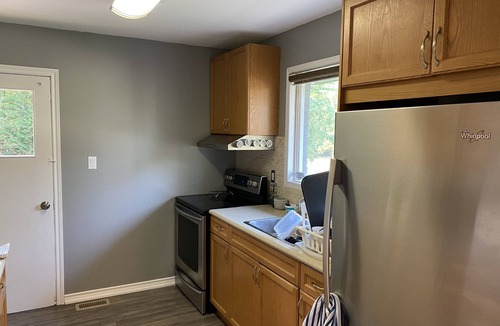 Clearview Township House | Georgian Bay Cozy 4 Bedroom House by the water