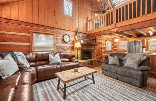 Newland Cabin | Ginger Stag Cottage a Rustic 5BR Cabin Near Grandfather Mtn, Linville & Blue Ridge Parkway Sleeps 12 | 5 Bedrooms | 3 Bathrooms | Firepit | WiFi | Two Fireplaces | Outdoor Grill | Family-Friendly | Remote Work Ready