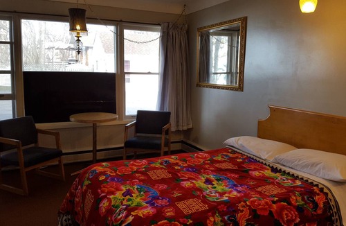North Bay Hotel | Glenwood Motel and Cottages