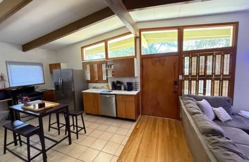 East Memphis House | Golf and Campus Getaway EV, Near Hospitals- 3 Bedroom, 2.5 Bath
