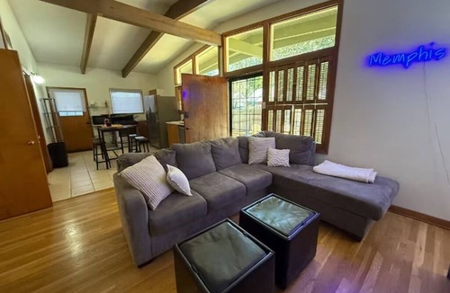 East Memphis House | Golf and Campus Getaway EV, Near Hospitals- 3 Bedroom, 2.5 Bath
