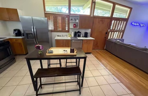 East Memphis House | Golf and Campus Getaway EV, Near Hospitals- 3 Bedroom, 2.5 Bath
